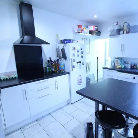 Rent this 6 bed duplex on 17a Gedling Grove in Nottingham, NG7 4DU