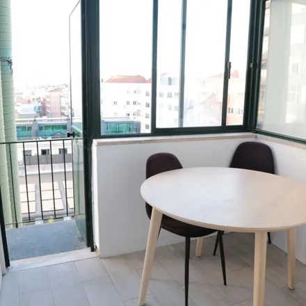 Rent this 6 bed apartment on Avenida Duque de Ávila 13-19 in 1000-138 Lisbon, Portugal