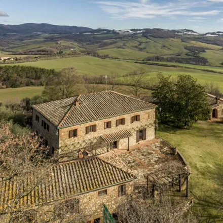 Buy this 8 bed house on Logge Montanini in Strada Cassia Sud, 53100 Siena SI