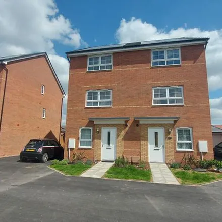 Rent this 4 bed apartment on 5 Lapwing Place in Coventry, CV4 8NH