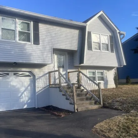 Rent this 2 bed house on 106 Meetinghouse Rdg in Meriden, Connecticut