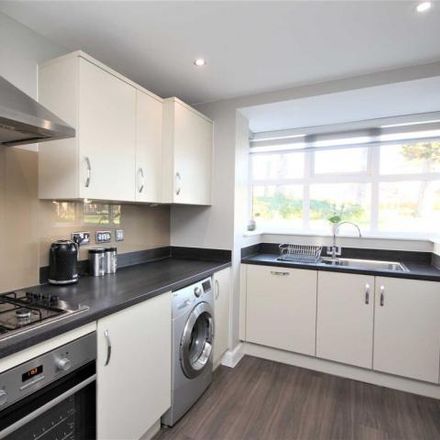 Rent this 4 bed house on Windsor Crescent in Wokingham, RG40 1GN