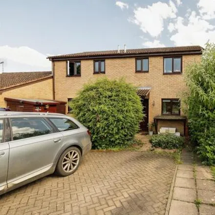 Buy this 3 bed townhouse on Glebe Close in Maids Moreton, MK18 1RN