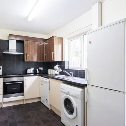 Image 3 - Stanmore Mount, Leeds, United Kingdom - House for rent