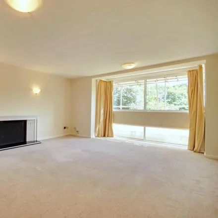 Image 2 - 1-32 Evesham Road, Prestbury, GL52 3JT, United Kingdom - Apartment for rent