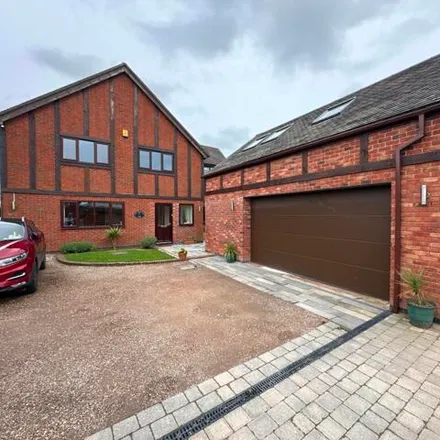 Buy this 4 bed house on Henhurst Hill in East Staffordshire, DE13 9SU