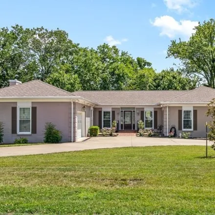Image 2 - 111 South Sunset Circle, Hopkinsville, KY 42240, USA - House for sale