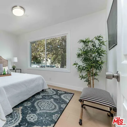 Image 9 - 6661 Beck Avenue, Los Angeles, CA 91606, USA - Townhouse for sale