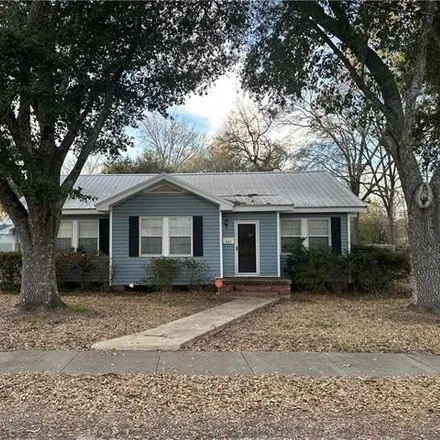 Buy this 3 bed house on 325 North Lee Street in Marksville, LA 71351