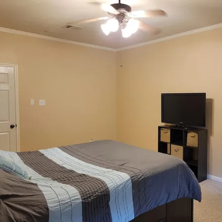 Rent this 3 bed house on Richmond in TX, 44769