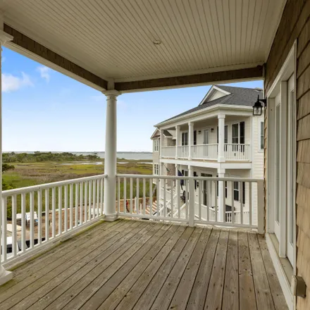 Image 2 - 114 Coral Bay Court, Atlantic Beach, Carteret County, NC 28512, USA - House for sale
