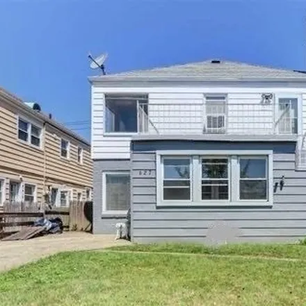 Rent this 3 bed apartment on 627 West Park Avenue in City of Long Beach, NY 11561