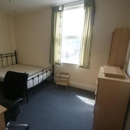 Image 3 - Spring Grove Walk, Leeds, LS6 1RR, United Kingdom - Room for rent