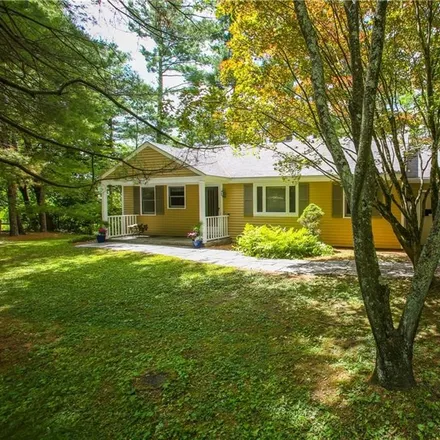 Buy this 3 bed house on 11 Woodland Circle in Salisbury, CT 06039