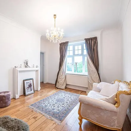 Rent this 2 bed apartment on Gilling Court in Belsize Grove, London