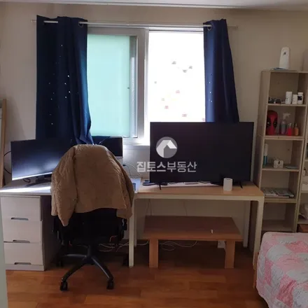Rent this studio apartment on 서울특별시 관악구 봉천동 173-29