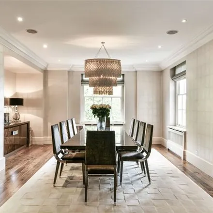 Rent this 6 bed apartment on Hanover Gate Mansions in Park Road, London