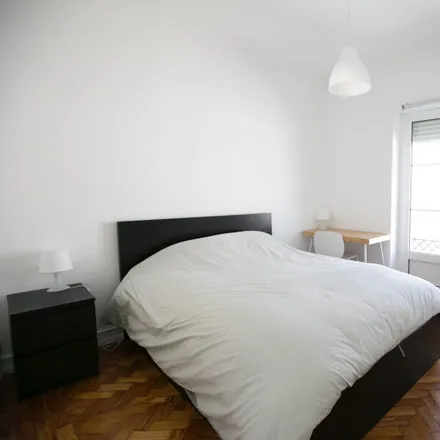 Rent this 3 bed room on Rua do Vale de Santo António 124 in 1170-381 Lisbon, Portugal