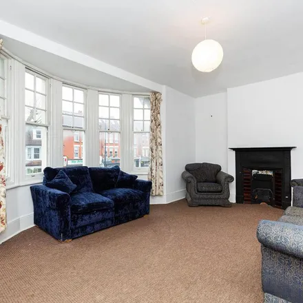 Rent this 2 bed apartment on Ashford Avenue in London, N8 8LN