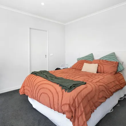 Image 6 - Creekstone Drive, Alfredton VIC 3350, Australia - Apartment for rent