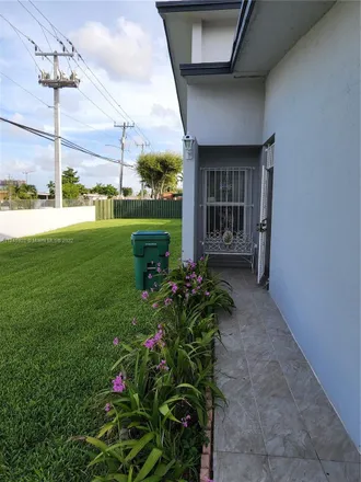 Image 3 - 11400 Northwest 4th Terrace, Lil Abner Mobile Home Park, Sweetwater, FL 33172, USA - Townhouse for sale