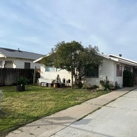 Buy this studio house on 1280 Dolores Street in Bakersfield, CA 93305