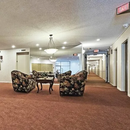 Image 3 - 229 South Clubhouse Drive, Palatine, IL 60074, USA - Condo for sale