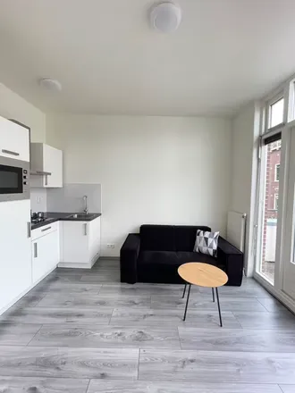 Rent this 2 bed apartment on Zoutziedersstraat 17 in 3026 EG Rotterdam, Netherlands