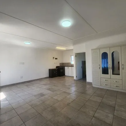 Image 4 - Weimar Road, Churchill Estate, Parow, 7500, South Africa - Apartment for rent