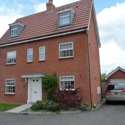 Rent this 5 bed apartment on Chaffinch Road in Bury St Edmunds, IP32 7GN