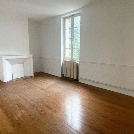 Rent this 4 bed apartment on 40 Rue de la Libération in 47200 Marmande, France