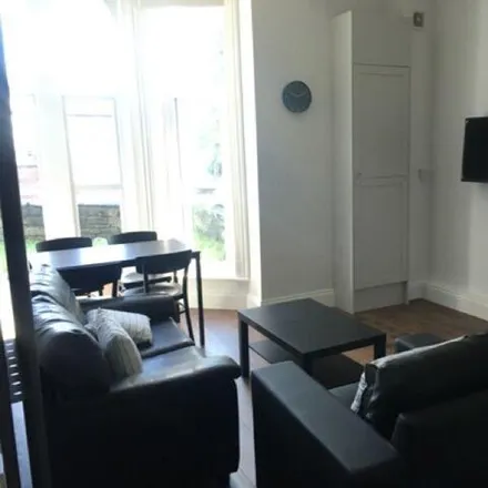 Image 2 - University of Leeds, Hyde Street, Leeds, LS2 9PE, United Kingdom - Apartment for rent