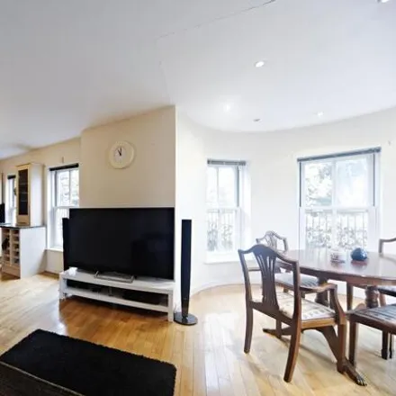 Image 3 - 12-14 Catford Hill, London, SE6 4PX, United Kingdom - Townhouse for sale