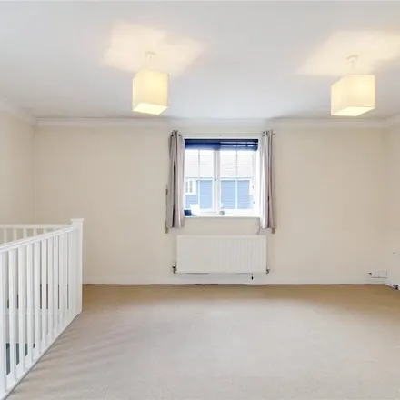 Image 3 - 32 Whistlefish Court, Norwich, NR5 8QR, United Kingdom - Apartment for rent