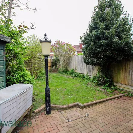 Image 7 - Kingsmead, Cheshunt, EN8 0EQ, United Kingdom - Apartment for rent