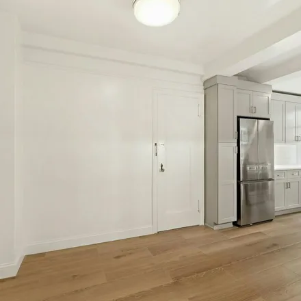 Rent this 3 bed apartment on 110 West 86th Street in New York, NY 10024