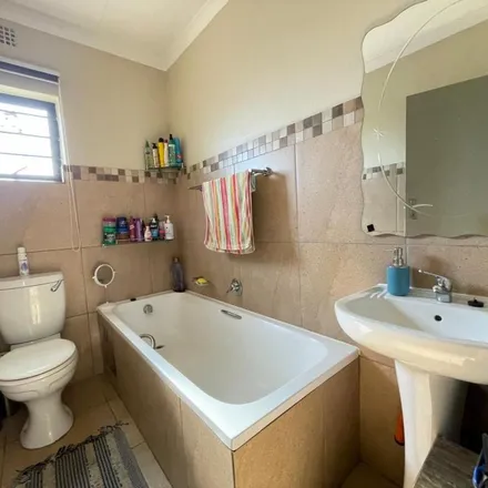 Image 5 - Teal and Red Street, Ekurhuleni Ward 53, Gauteng, 1454, South Africa - Apartment for rent
