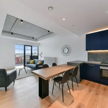 Rent this 2 bed apartment on Orchard Dry Dock in London, E14 0FP