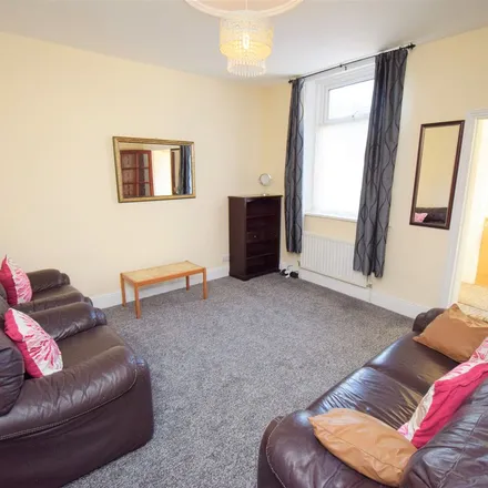 Image 2 - 1, 3, 5, 7, 9, 11, 13, 15, 17, 19, 21, 23, 25, 27, 29, 31, 33, 35, 37 Belle Grove West, Newcastle upon Tyne, NE2 4LT, United Kingdom - Townhouse for rent