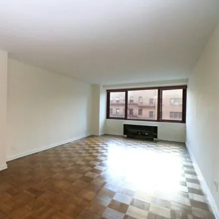 Image 3 - 424 East 82nd Street, New York, NY 10028, USA - Condo for rent
