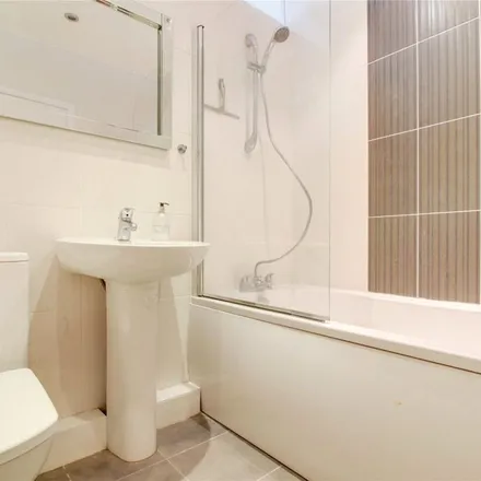 Rent this 2 bed apartment on Prospect Road in London, EN5 5BJ