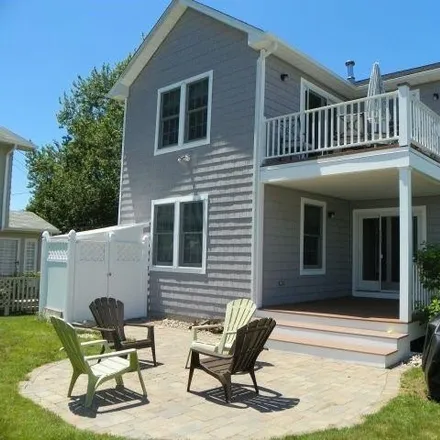 Rent this 3 bed house on 41 Hull Street in South Kingstown, RI 02879