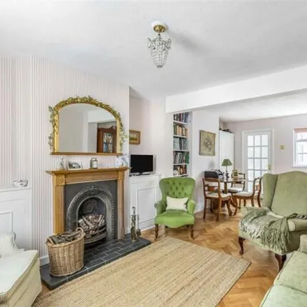 Image 3 - 53 Queens Road, London, SW14 8PH, United Kingdom - Townhouse for sale