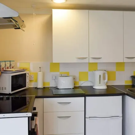 Rent this 1 bed townhouse on Rustington in BN16 3EY, United Kingdom