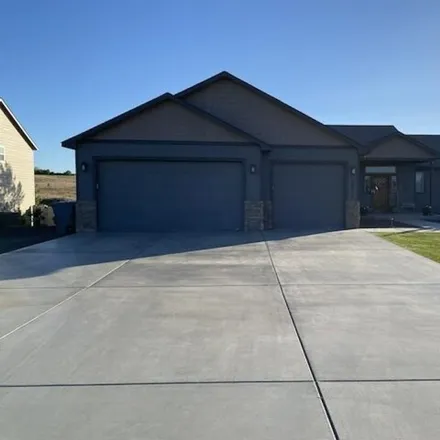 Buy this 5 bed house on 2905 Karlee Drive in Richland, WA 99352