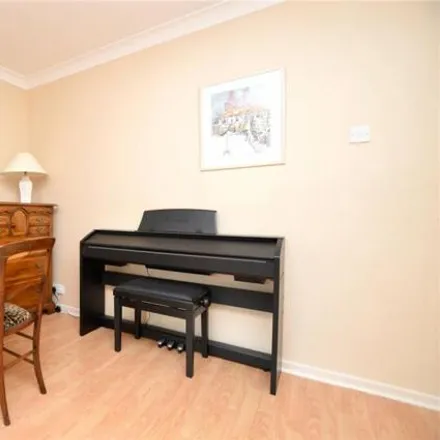 Image 3 - New Park Vale, Farsley, LS28 5TY, United Kingdom - House for sale