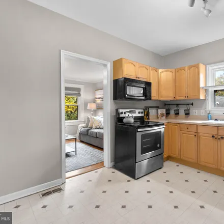 Image 9 - 706 Silver Spring Avenue, Silver Spring, MD 20910, USA - House for sale