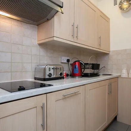 Image 4 - Russell Court, Woburn Place, London, WC1H 0LH, United Kingdom - Apartment for rent
