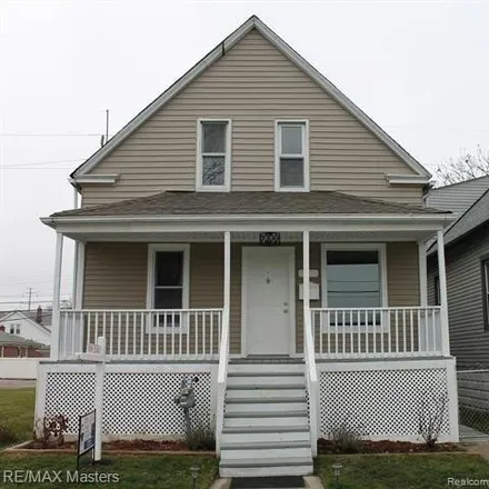 Rent this 2 bed house on Gold Star Bar in 898 Vinewood Street, Wyandotte