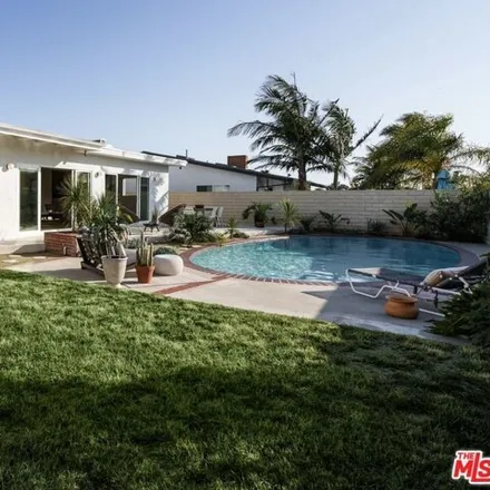 Buy this 3 bed house on 4629 Don Zarembo Drive in Los Angeles, CA 90008